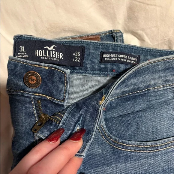 Hollister Women's Denim Skinny Jeans - Picture 3 of 5
